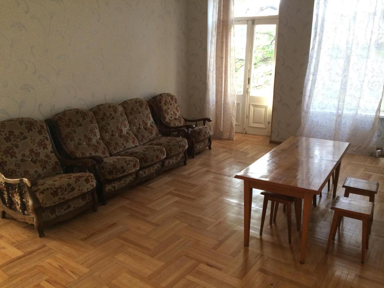 Apartment Ekako Tbilisi Esterno foto